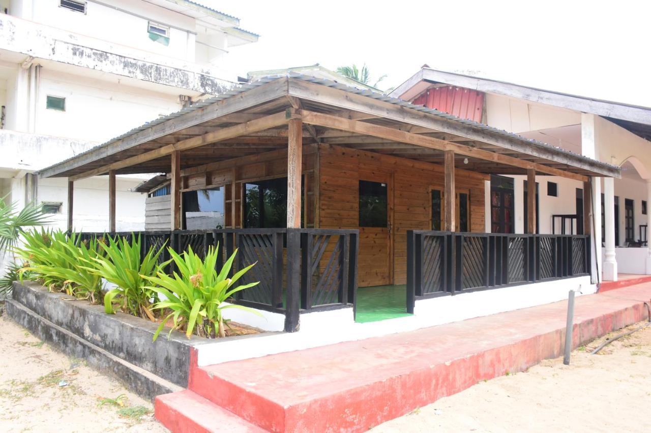 Alfresco Beach Hotel Uppuveli Exterior photo