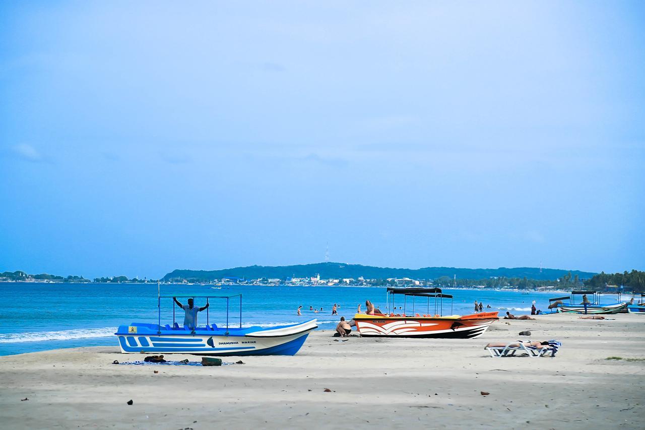 Alfresco Beach Hotel Uppuveli Exterior photo